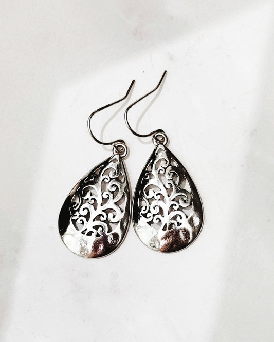 48-8970 Antique Silver Swirly Cut Out Teardrop Dangle Earrings