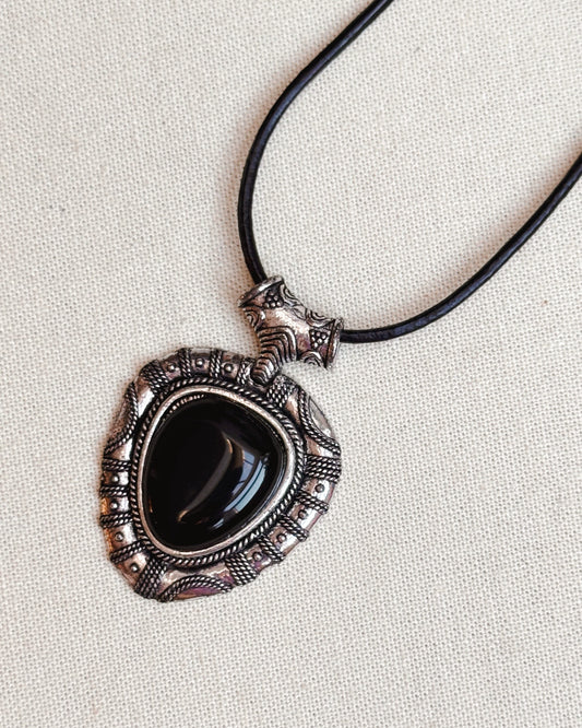 33-91904 Black Cord Antique Silver Jet Pendant Necklace