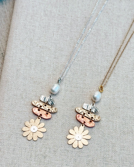 24-5393 Gracie Rose Daisy Flower Pendant Necklace with Pearl