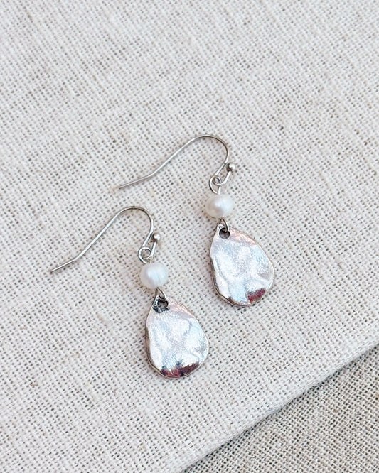 8-8425 Gracie Rose Freshwater Pearl Drop Earrings (Antique Silver Finish)