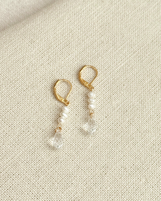 8-8110 Gracie Rose Freshwater Pearl Crystal Gold Drop Earrings