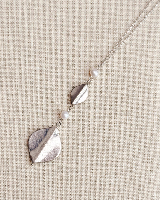 16-2382 Gracie Rose Silver Pearl & Abstract Shapes Pendant Necklace